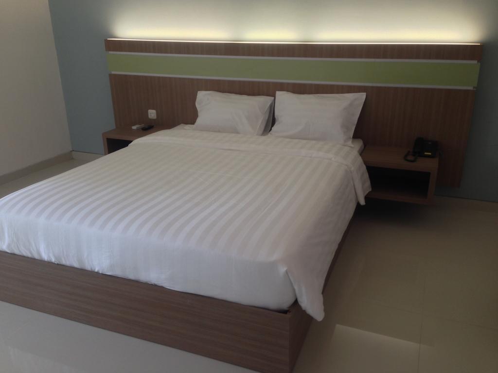 Rumah Cassa Guest House Surabaya Habitación foto
