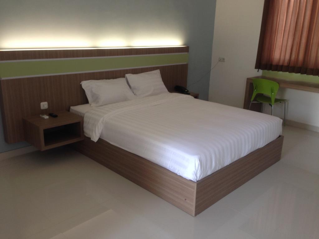 Rumah Cassa Guest House Surabaya Habitación foto