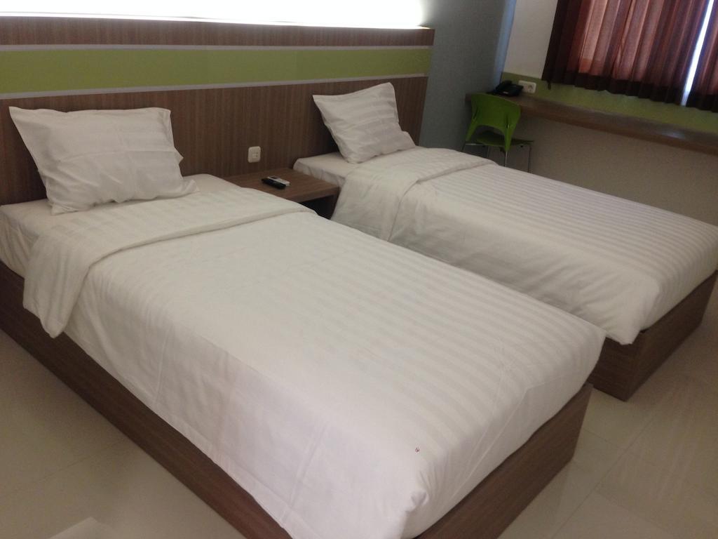 Rumah Cassa Guest House Surabaya Habitación foto